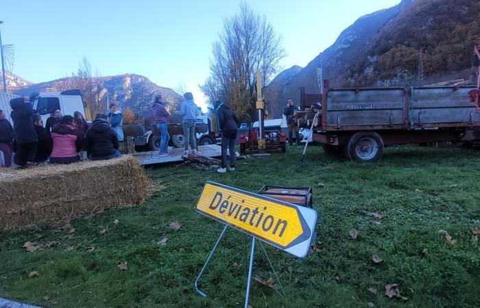 Wut der Bauern: Da die Bauern am Sabart-Kreisverkehr in Tarascon-sur-Ariège mobilisiert wurden, „ist das der schöne Schritt, es besteht die Gefahr, dass es nach oben geht“