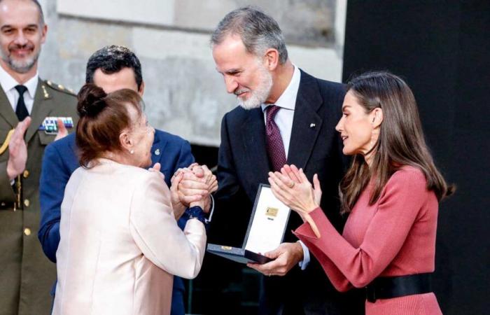 König Felipe und Königin Letizia überreichen 37 Persönlichkeiten Goldmedaillen für Verdienste in der bildenden Kunst