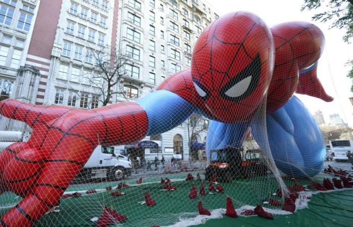 in New York der phänomenale Erfolg der Macy’s-Parade und ihrer riesigen Luftballons