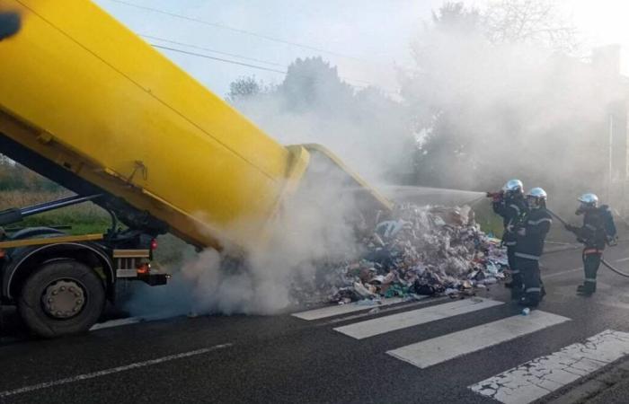 Ein Müllwagen droht in der Oise Feuer zu fangen