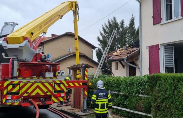 Péronnas. Auf dem Dachboden eines Hauses bricht ein Feuer aus