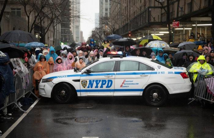 Pro-palästinensische Demonstranten unterbrechen Macy’s Thanksgiving Day Parade kurzzeitig