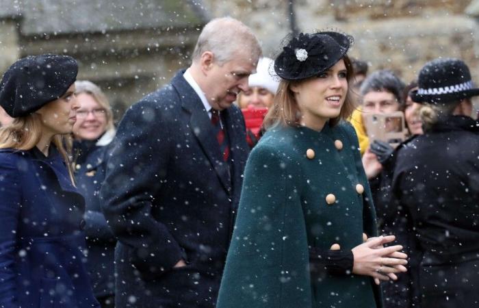 Beatrice und Eugenie, vereint hinter ihrem Vater Prinz Andrew