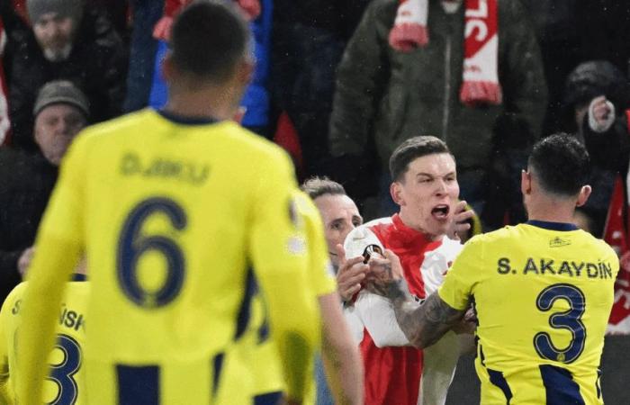 Spielbericht | Stegemann verteilt elf Gelbe Karten: Fener siegt glücklich in Prag | Slavia Prag – Fenerbahce SK 1:2 | 5. Spieltag | Europa League 2024/25