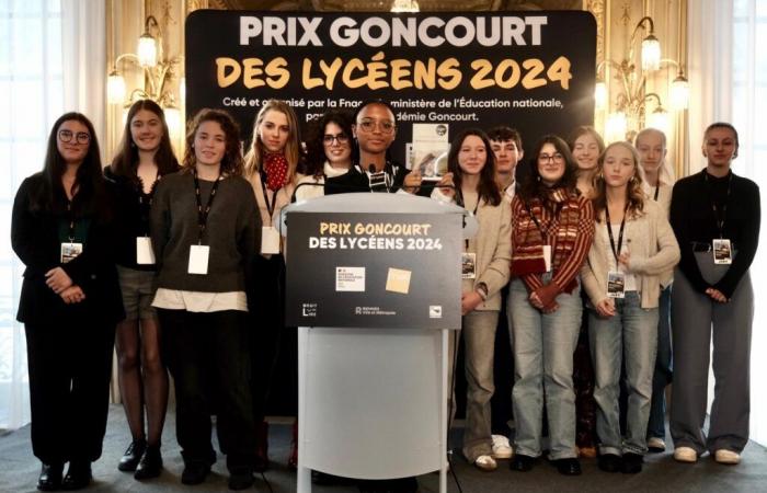 Sandrine Collette ist die Gewinnerin des Prix Goncourt des Lycéens 2024 für Madelaine avant l’aube