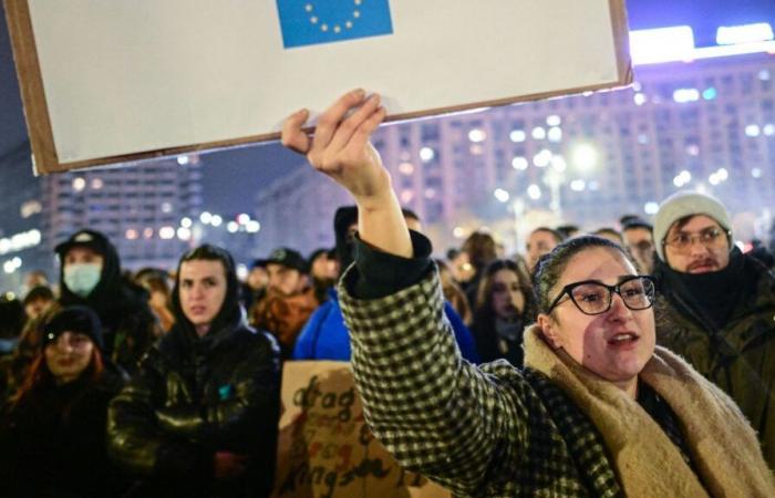 Tausende Demonstranten gegen den nationalistischen Kandidaten qualifizierten sich für die zweite Runde