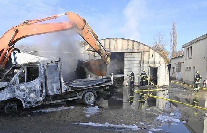 Drome. Ein heftiger Brand verwüstet zwei Hangars eines Unternehmens in La Bâtie-Rolland