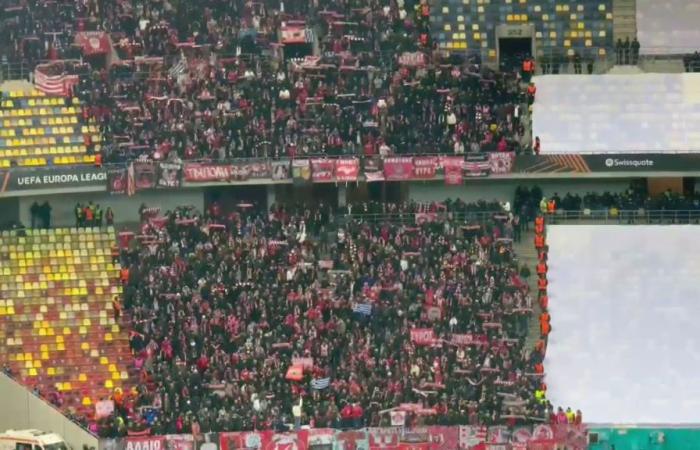 Der Gesang, der Rumänien eine hohe Geldstrafe einbrachte, erklang erneut in der Nationalarena beim Spiel FCSB – Olympiakos