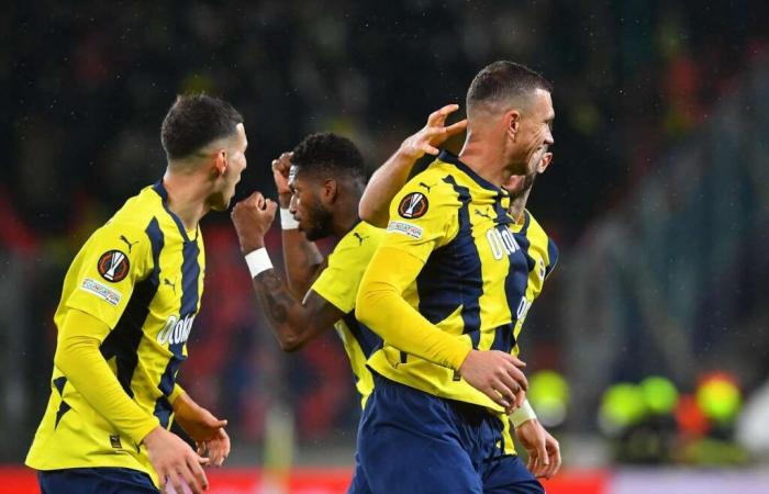 Jose Mourinhos Fenerbahce siegt in einer hitzigen Europa-League-Affäre mit Slavia Prag