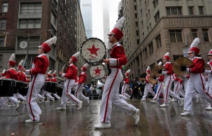 Live-Updates zur Macy’s Thanksgiving Parade: Reihenfolge und Routen der Festwagen, während Billy Porter und Cynthia Erivo auftreten werden