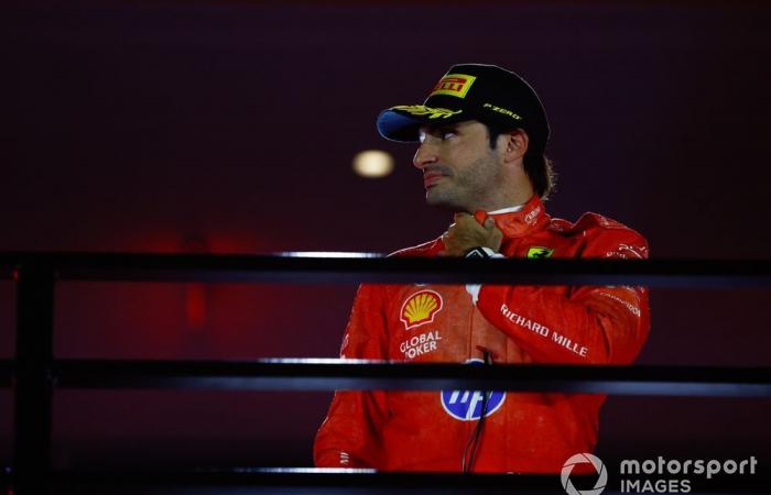 War es falsch, dass Sainz Ferraris Befehle beim GP von Las Vegas ignorierte? Unsere Autoren kommen zu Wort