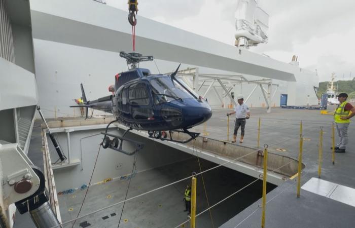 Das Canopée-Schiff kehrt mit Teilen der Trägerrakete und einem Hubschrauber an Bord nach Kourou zurück