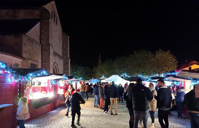 Mehr als 80 Aussteller beleben dieses Weihnachtsdorf