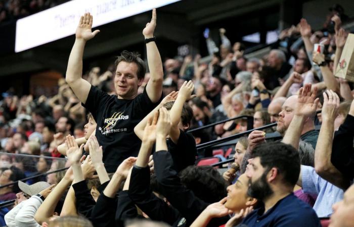 Zach Higgins stiehlt beim Eröffnungsspiel der Black Bears die Show