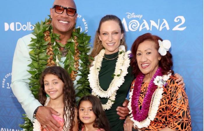 Dwayne Johnson und seine Mutter tanzen zur Premiere von „Moana 2“