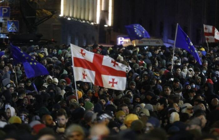 In Georgien setzt die Polizei Tränengas gegen proeuropäische Demonstranten ein