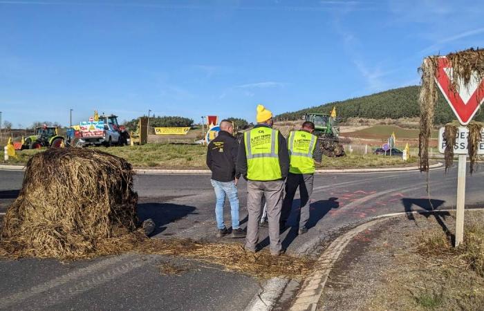 Rural Coordination 43 blockiert den Fangeas-Kreisverkehr auf der RN88