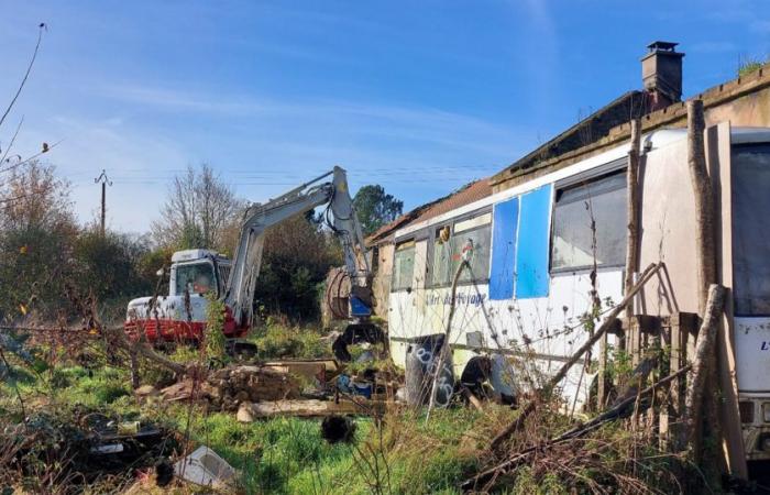 ein von der Präfektur abgerissenes Gebäude des alten ZAD