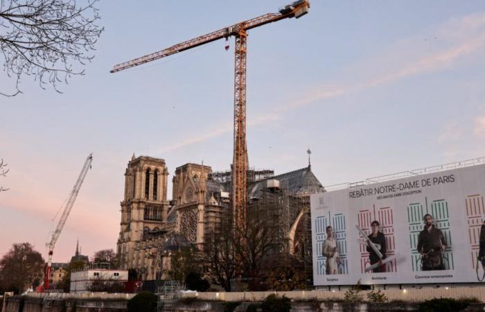 die Figuren der Titanic-Baustelle des Wiederaufbaus der Kathedrale