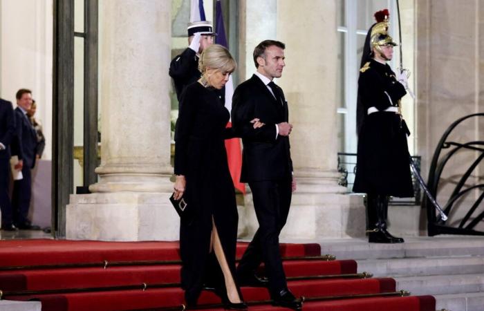 Glamour von Brigitte Macron: Schlitzkleid, XXL-Heels und imposante Halskette … Sie sorgte im Elysée für Aufsehen