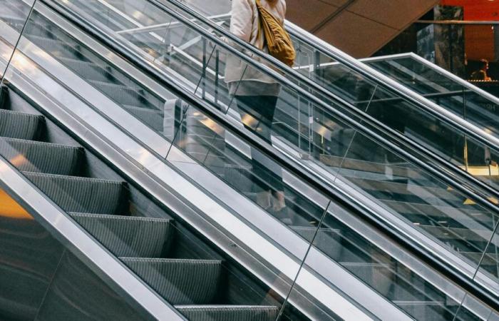 Ein 11-jähriges Kind stürzt in Paris von der Rolltreppe