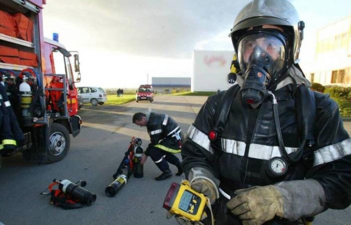 Einhundert Mitarbeiter wurden wegen eines möglichen Gaslecks aus dem Postsortierzentrum Carquefou evakuiert