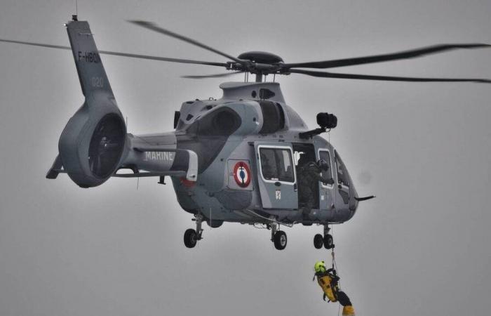 Als Opfer einer Krankheit stirbt ein Seemann an Bord eines Handelsschiffs vor der Küste von La Hague