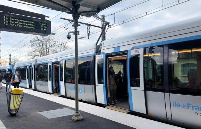 Der Verkehr auf der Straßenbahn T12 ist teilweise unterbrochen, in sieben Stationen fährt keine Straßenbahn