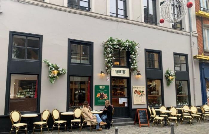 In der Altstadt von Lille ersetzt das Café Vedette diese bekannte Weinbar