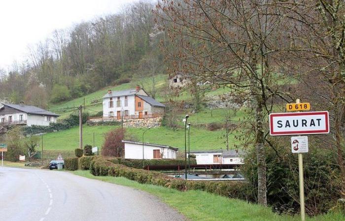 Unfall in Saurat in Ariège, ein Fahrzeug überschlägt sich, sein Passagier wird ins Krankenhaus evakuiert