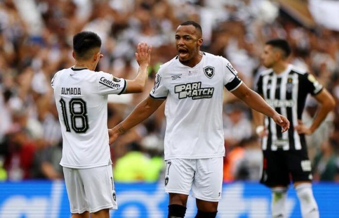 Mit 10 Spielern besiegt Botafogo Atlético Mineiro im Finale der Copa Libertadores im Monumental-Stadion