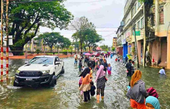 Bei den schrecklichen Überschwemmungen in Thailand sind neun Menschen ums Leben gekommen und mehr als 550.000 Menschen sind betroffen