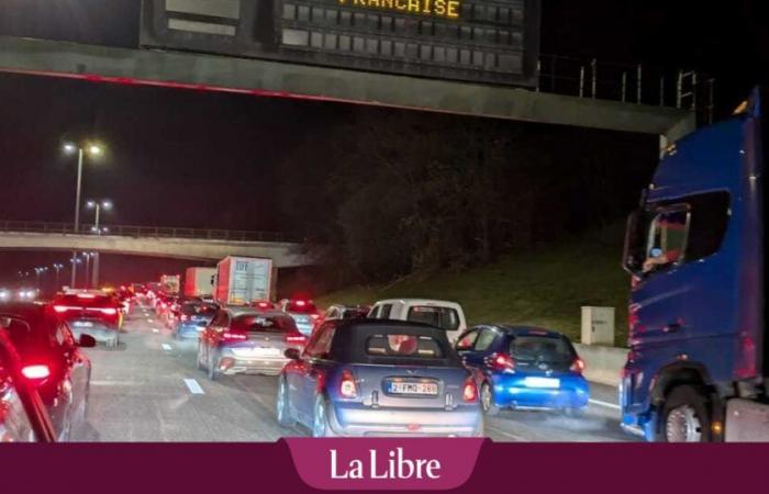 Eine Mega-Polizeikontrolle zum Start der BOB-Kampagne sorgt für Chaos auf der Autobahn E19/E42