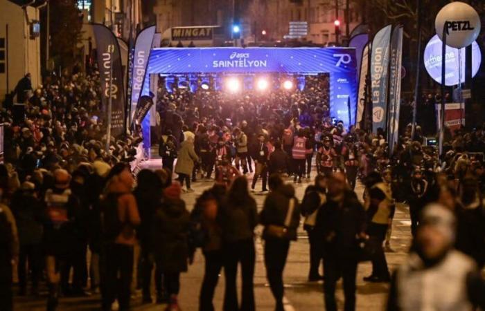 Live SaintéLyon 2024. Auf geht’s zum legendären Event, bei dem mehr als 10.000 Läufer von Saint-Étienne aus starten