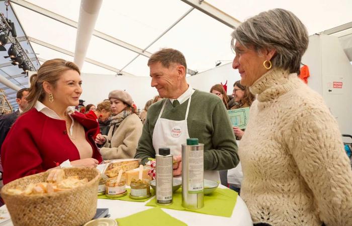 Yorkshire Toffee stiehlt Großherzogin Maria Teresa und ihrer Schwiegertochter auf dem Basar des Roten Kreuzes die Show