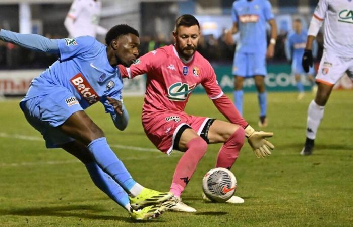 Coupe de France (8. Runde), Laval – Concarneau: Stade Lavallois-Torhüter Maxime Hautbois tritt in „seiner Konkurrenz“ an