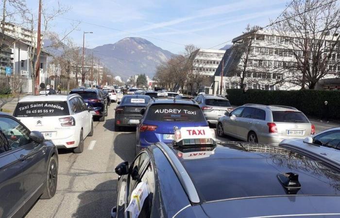 Taxi-Demonstration: Für Montagmorgen sind mehrere Schneckenaktionen geplant