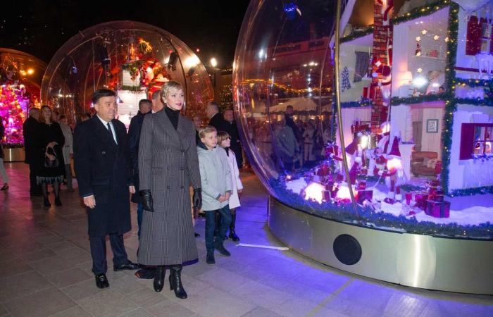 Jacques und Gabriella von Monaco tauchen das Fürstentum mit ihren Eltern in den Weihnachtszauber ein