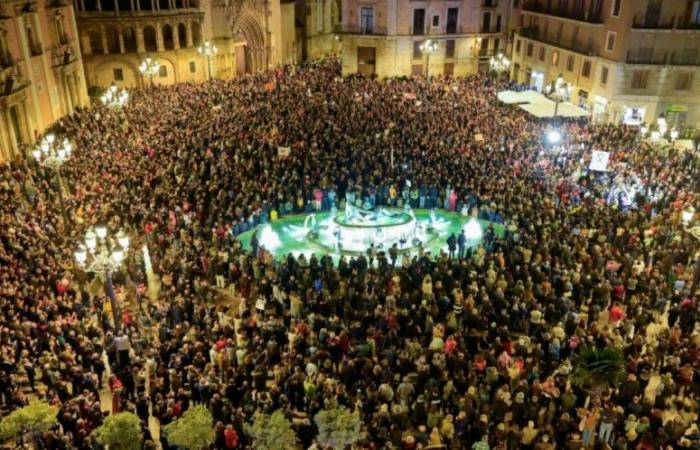 Spanien: In Valencia kritisieren fast 100.000 Demonstranten den Hochwasserschutz