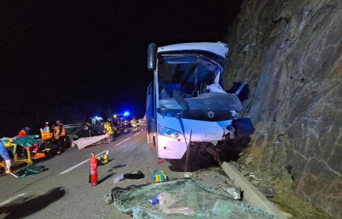 Pyrénées-Orientales: Bei einem Busunfall in den Bergen kommen mindestens zwei Menschen ums Leben und fünf werden schwer verletzt