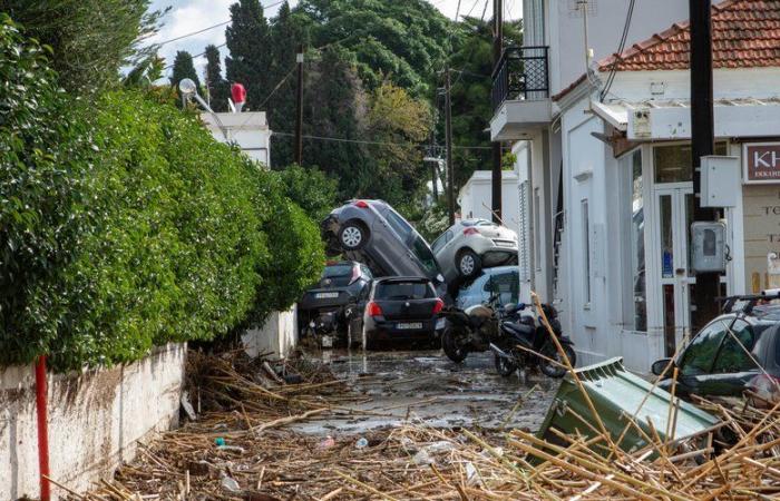 Verwüstete Straßen und zerquetschte Autos: Sturm Bora verursacht schwere Überschwemmungen in Griechenland, zwei Todesopfer und große Schäden