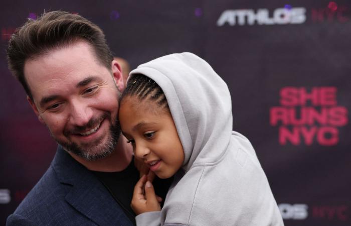 Serena Williams‘ Ehemann Alexis Ohanian gewährt einen bezaubernden Einblick in die Fortsetzung ihrer wöchentlichen Crêpe-Tradition in Disney World durch Tochter Olympia