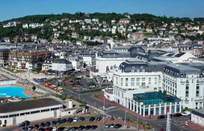 Calvados: Dreizehn Verletzte nach Einsturz eines Festwagens auf einem Weihnachtsmarkt: Nachrichten