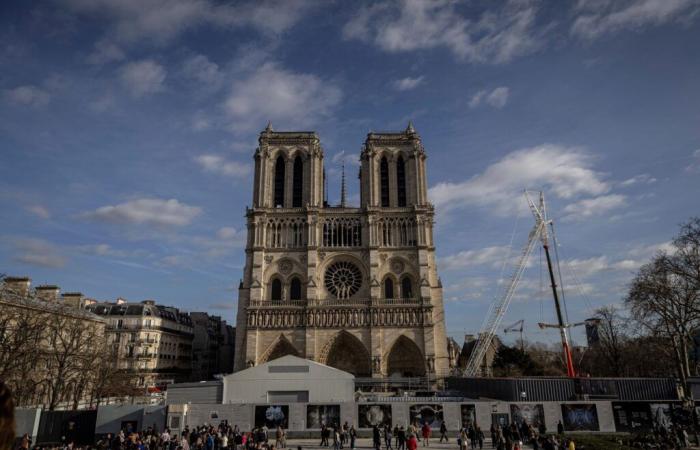 Bewahrung des Kulturerbes: lokale Kunsthandwerker am Bett von Notre-Dame de Paris