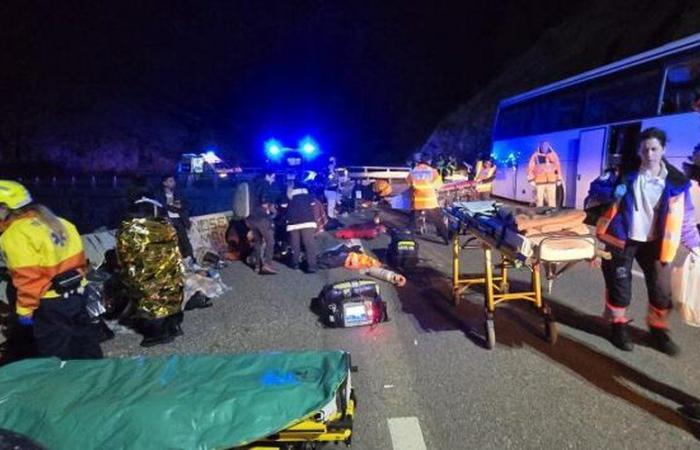 Busunfall in Porté-Puymorens: „Er fuhr im Zickzack und rieb 1,5 km lang an der Barriere, bevor er sich in der Klippe vergrub“, sagt Laurent, Feuerwehrmann, der dem Fahrzeug folgte