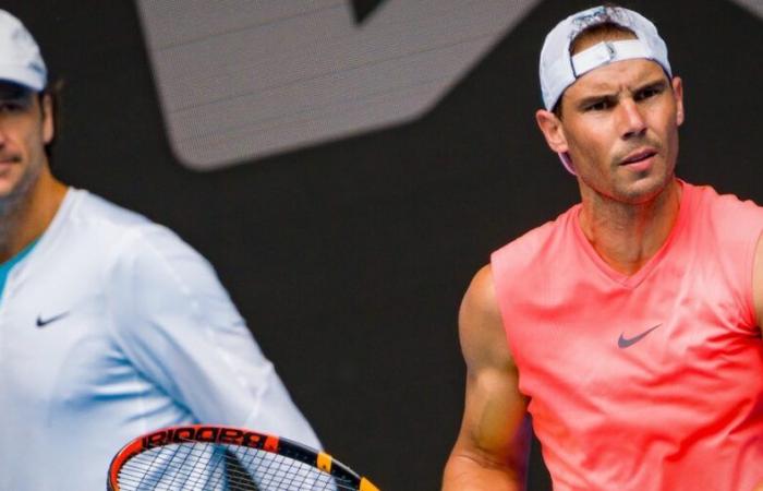 ATP > Carlos Moya, Nadals letzter Trainer: „In 1307 Spielen auf der Rennstrecke hat Rafa noch nie einen Schläger kaputt gemacht. Seine Selbstbeherrschung ist ein Licht, eine Referenz für alle jungen Spieler auf der Welt.“