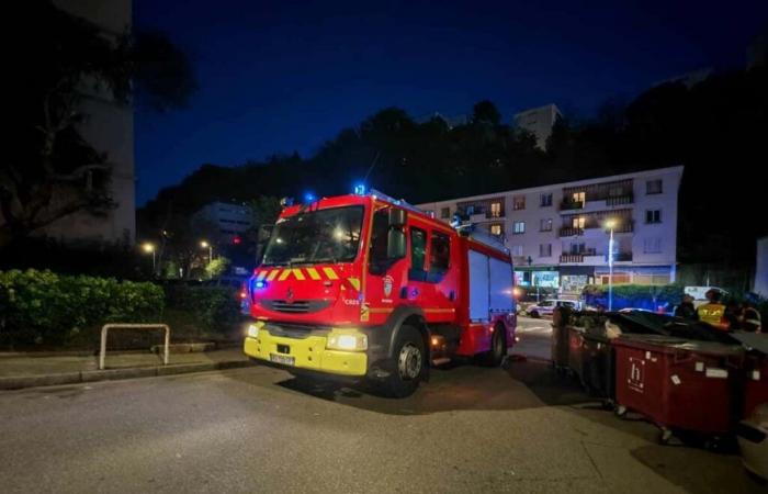 Ein Balkonbrand breitet sich auf eine Wohnung aus, das Opfer ist leicht betrunken