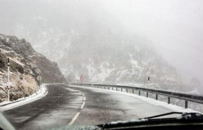 Bei einem Busunfall in Porté-Puymorens in den Pyrénées-Orientales sind mindestens zwei Menschen ums Leben gekommen und fünf Schwerverletzte