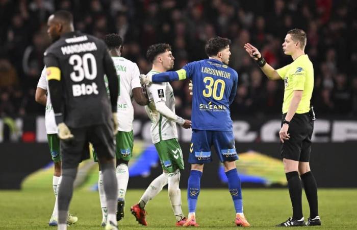 ASSE: Der Schiedsrichter reagiert auf Cafaros rote Karte gegen Rennes