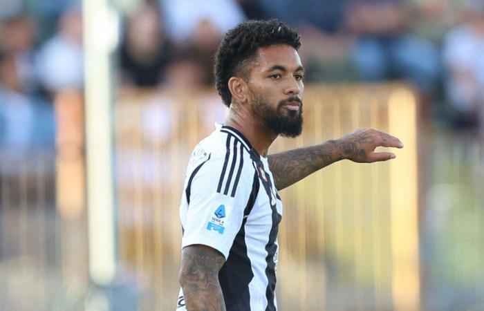 Juventus erwägt den Vorschlag von Douglas Luiz mit Manchester United im Streben nach Zirkzee – Bericht – Football Italia – 1. Dezember